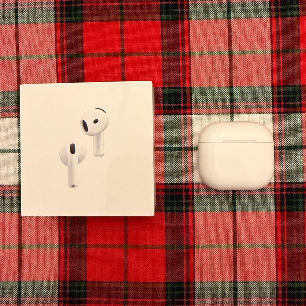 Apple AirPods 4 ANC